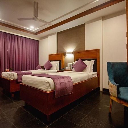 Hotel Punjab Palace Rāipur Exteriör bild