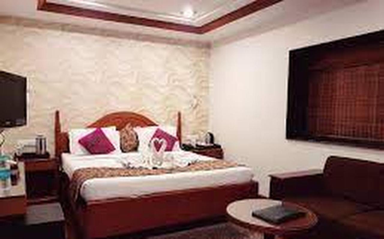 Hotel Punjab Palace Rāipur Exteriör bild