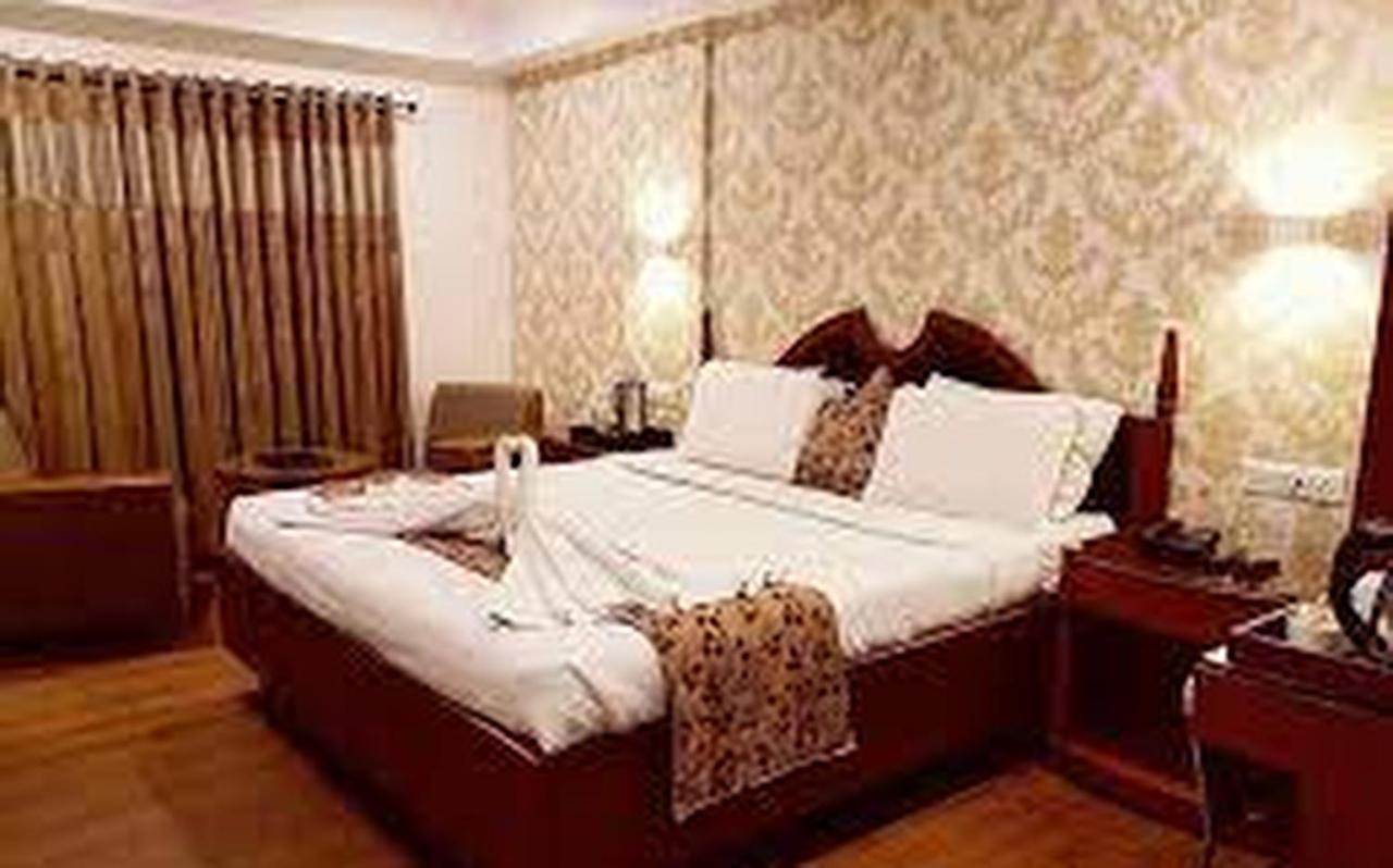 Hotel Punjab Palace Rāipur Exteriör bild