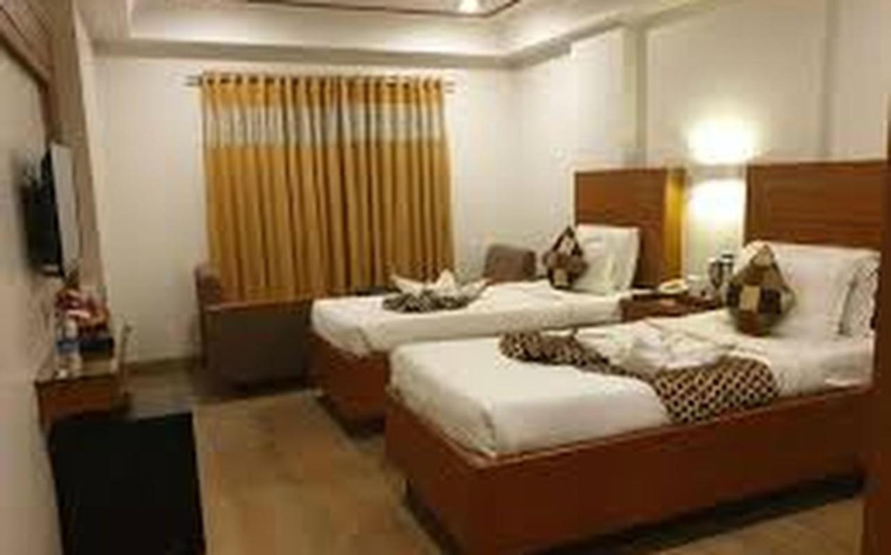 Hotel Punjab Palace Rāipur Exteriör bild