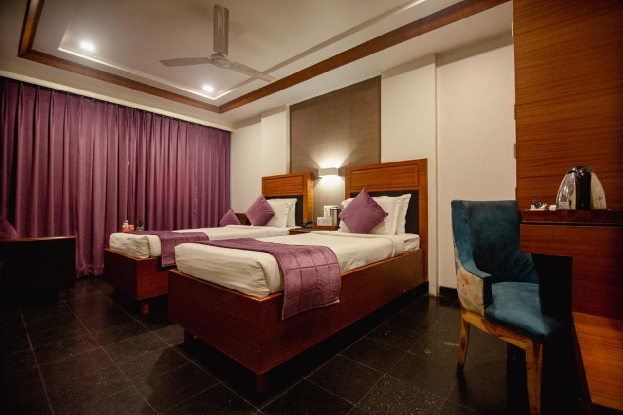 Hotel Punjab Palace Rāipur Exteriör bild